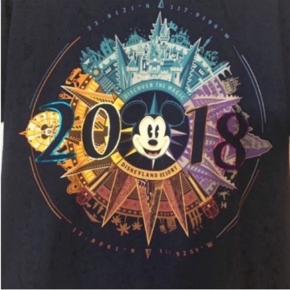 Discover the magic Disneyland resort 2018 T-shirt
Compass style designed - Picture 1 of 3